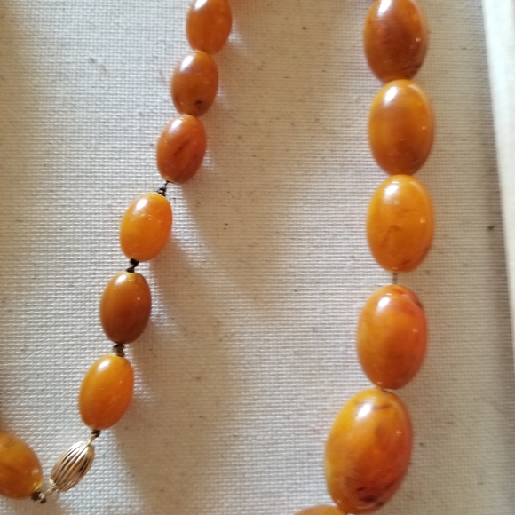 Vtg ATQ EGG YOLK AMBER 30" GRADUATED BEAD necklace 14K GOLD CLASP 76 grams - Picture 5 of 9